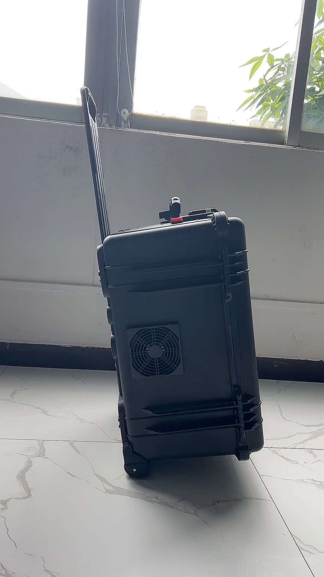 察哈尔右翼前手拉箱型移动通信干扰器